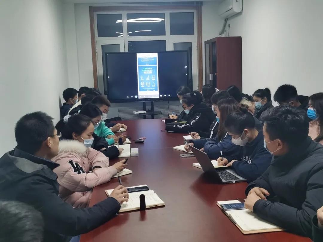 8bb665f3525a4b3da4e38aac8419e09d.jpg 第二次员工安全教育管理工作专题会议2.jpg